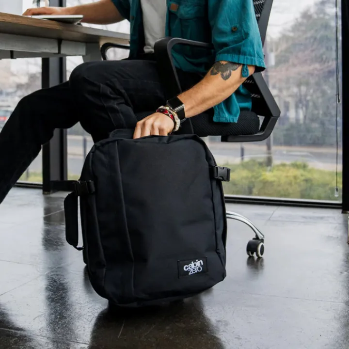 Kleine Reistassen|Handbagage Reistassen>CabinZero Classic 28L Ultra Light Cabin Bag Tech absolute black