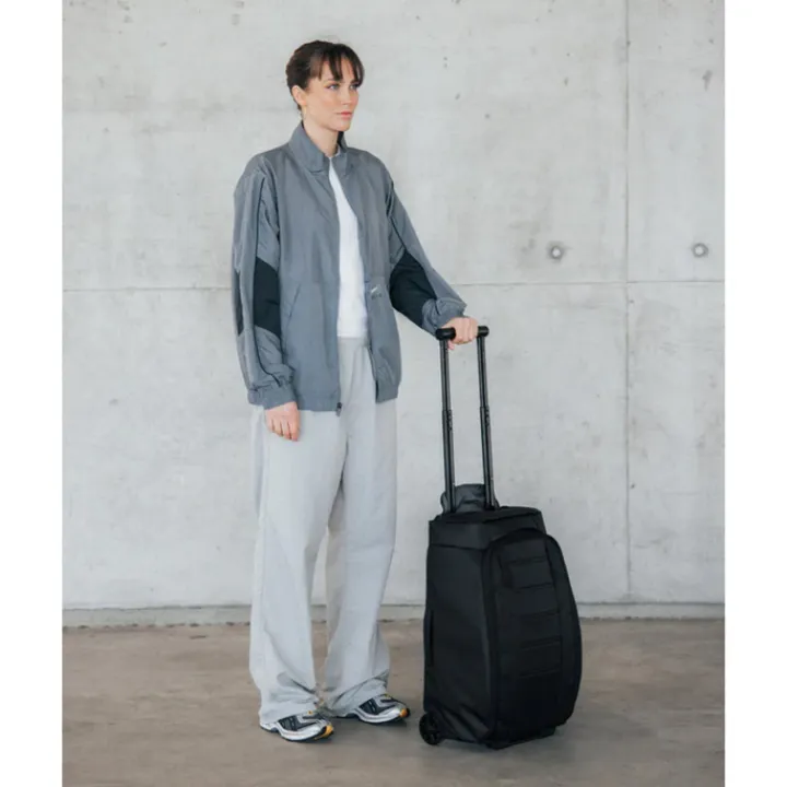 Handbagage Reistassen|Heren Reistassen>Db Journey Hugger Roller Bag Carry-on 40L black out