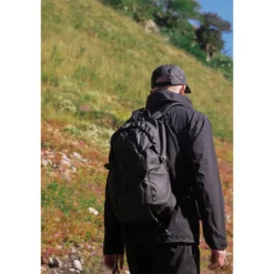 Wandelrugzakken|15 Inch Laptoptassen>Elliker Kiln Hooded Zip Top Backpack 22L black