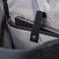 Kleine Rugzakken|Daypack>Sandqvist Ground Rolltop Backpack L black with black webbing
