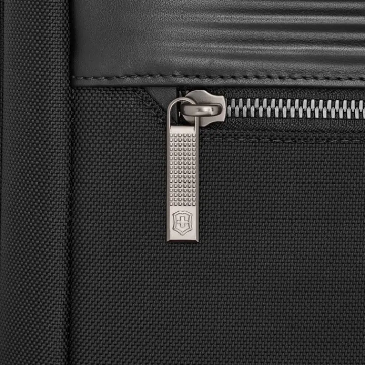 Daypack|15.6 Inch Laptoptassen>Victorinox Mythic Deluxe Backpack black